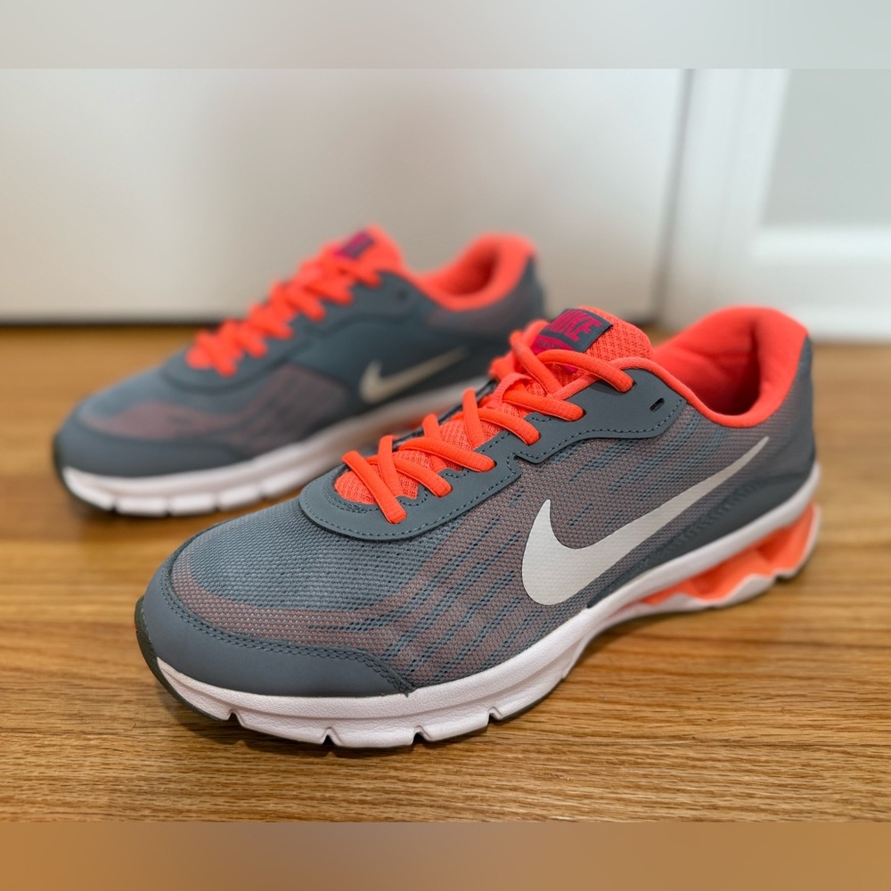 Nike reax run 9 wmns Sz 10
